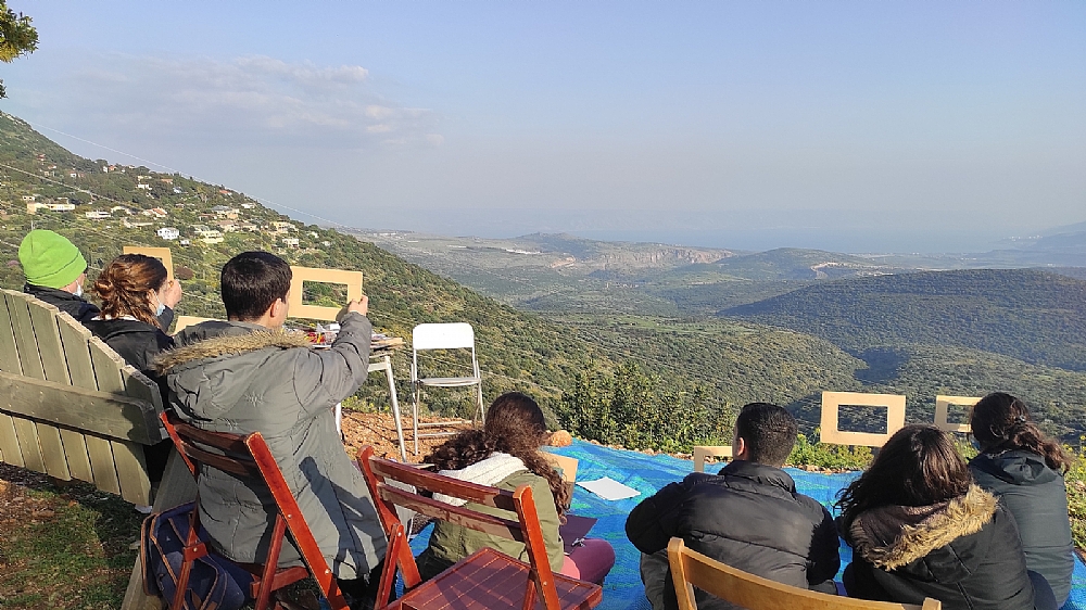 טיול משפחתי ובסיומו ציור נוף מרהיב