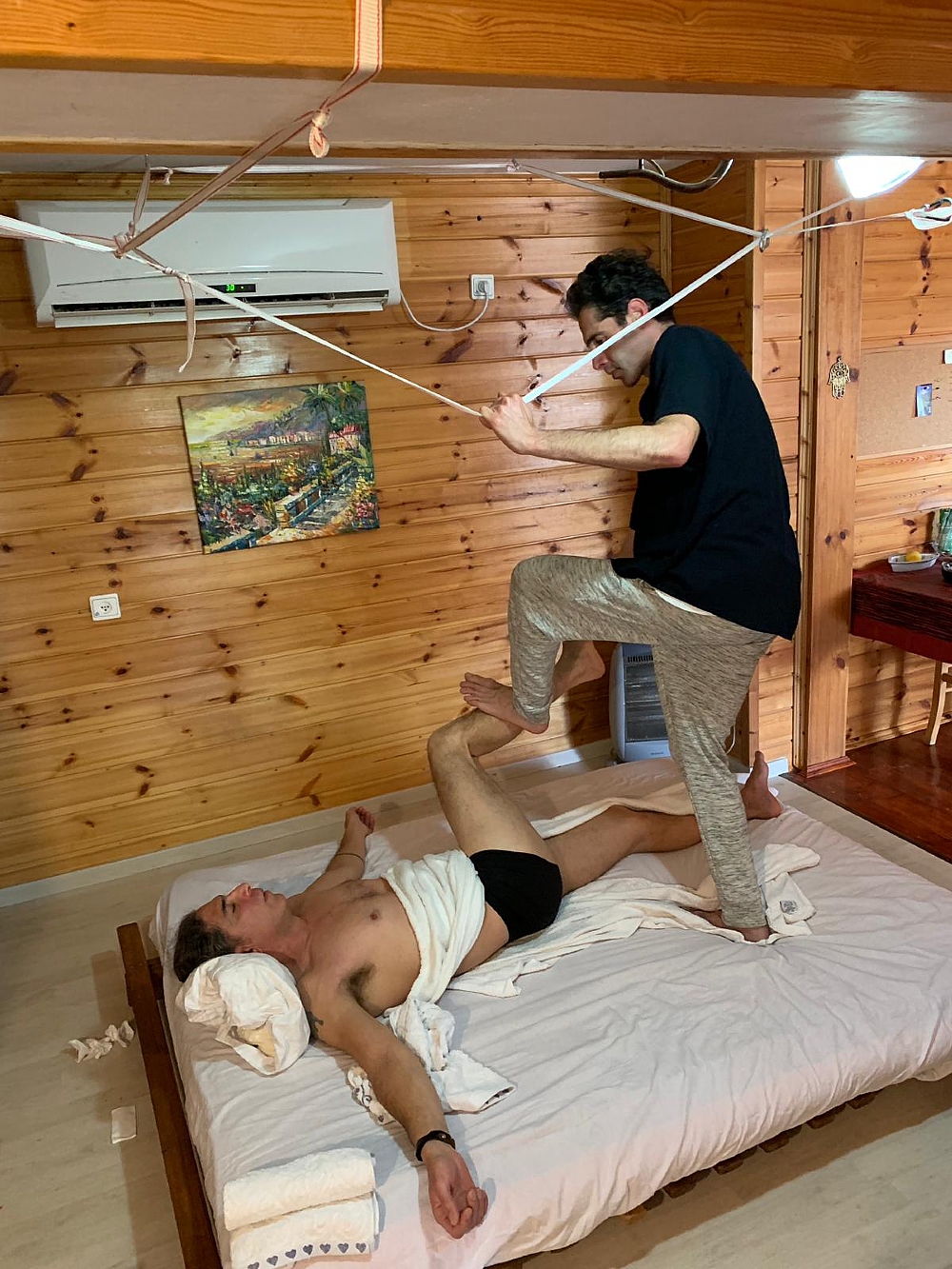 סדנאות הדרכה טיפול, מרכז סדנאות. תאילנדי חבלים, הוד